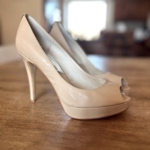 MICHAEL by Michael Kors ‘York’ peeptoe pumps in Nude patent leather Size 8